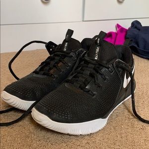 Black nike volleyball shoes